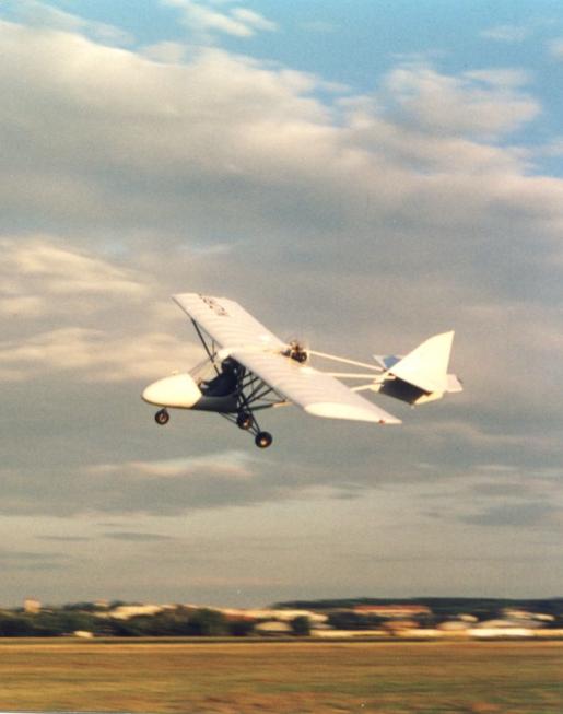 Gryf Košťál flying in Holíč